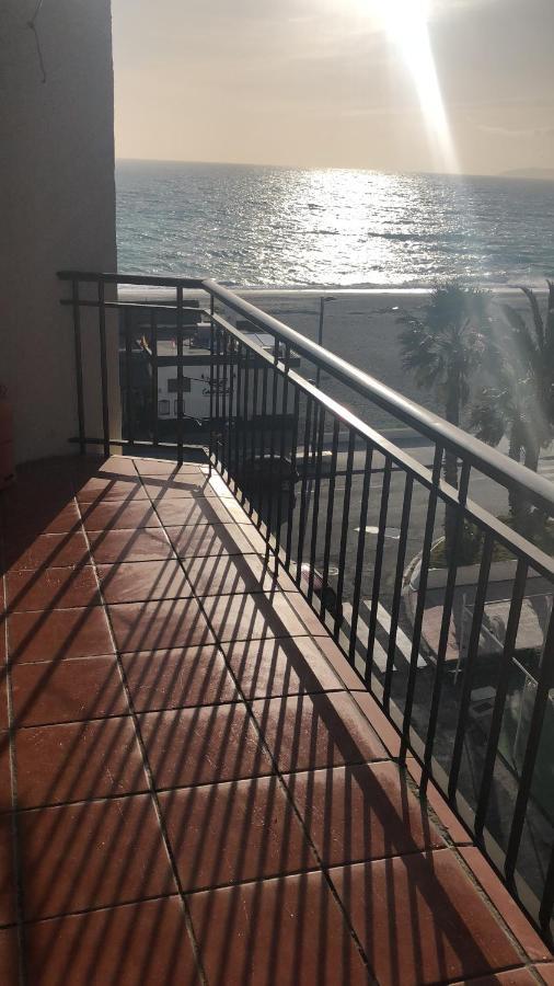 Apartamento En Primera Linea De Playa 살로브레나 외부 사진